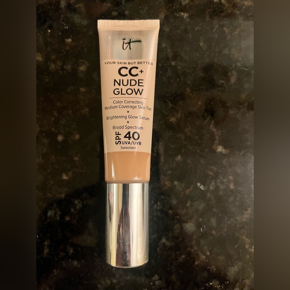 IT Cosmetics CC+ Nude Glow Medium Coverage Skin Tint - Light Medium